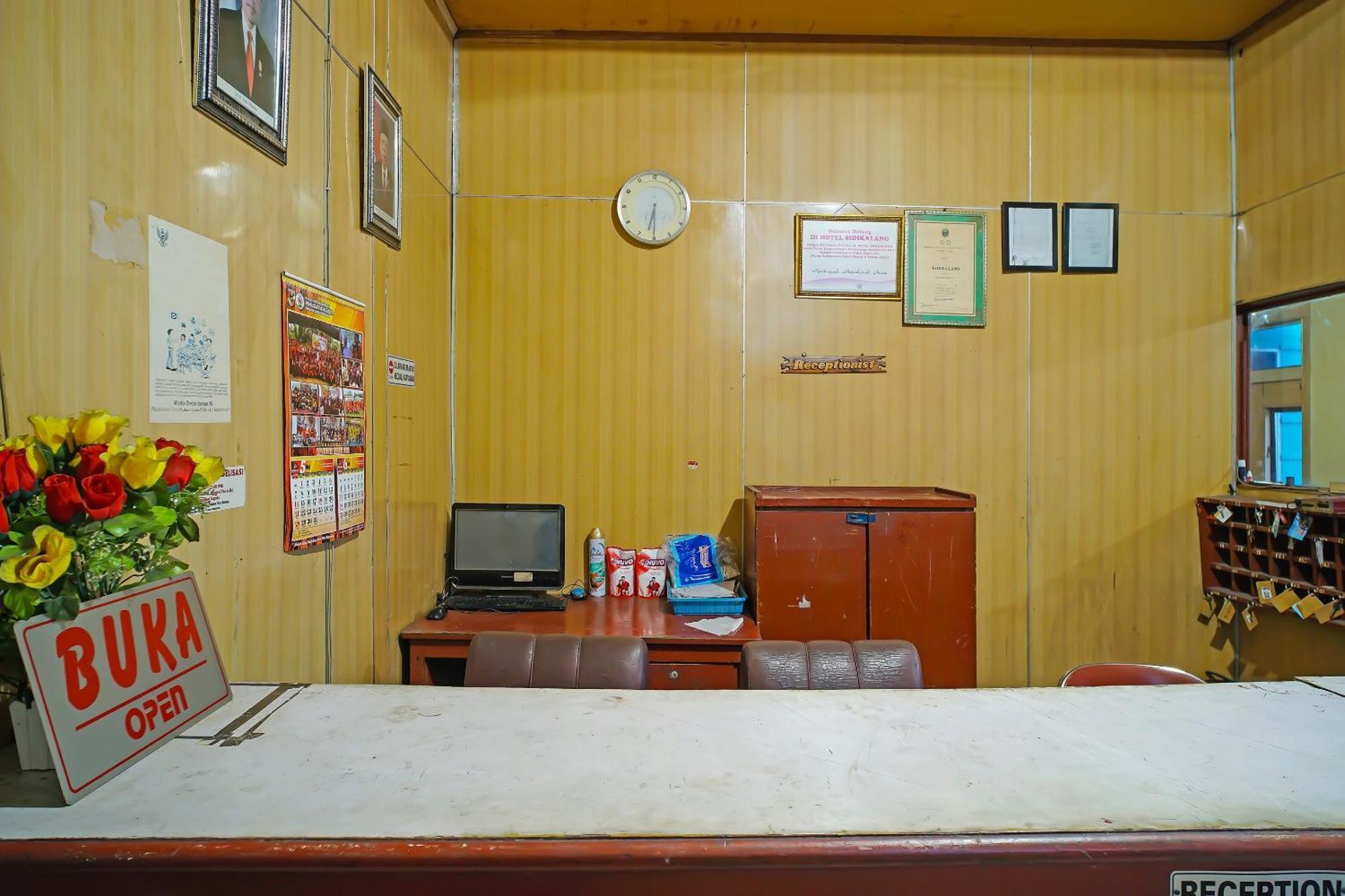 Hotel Sidikalang Bagian luar foto