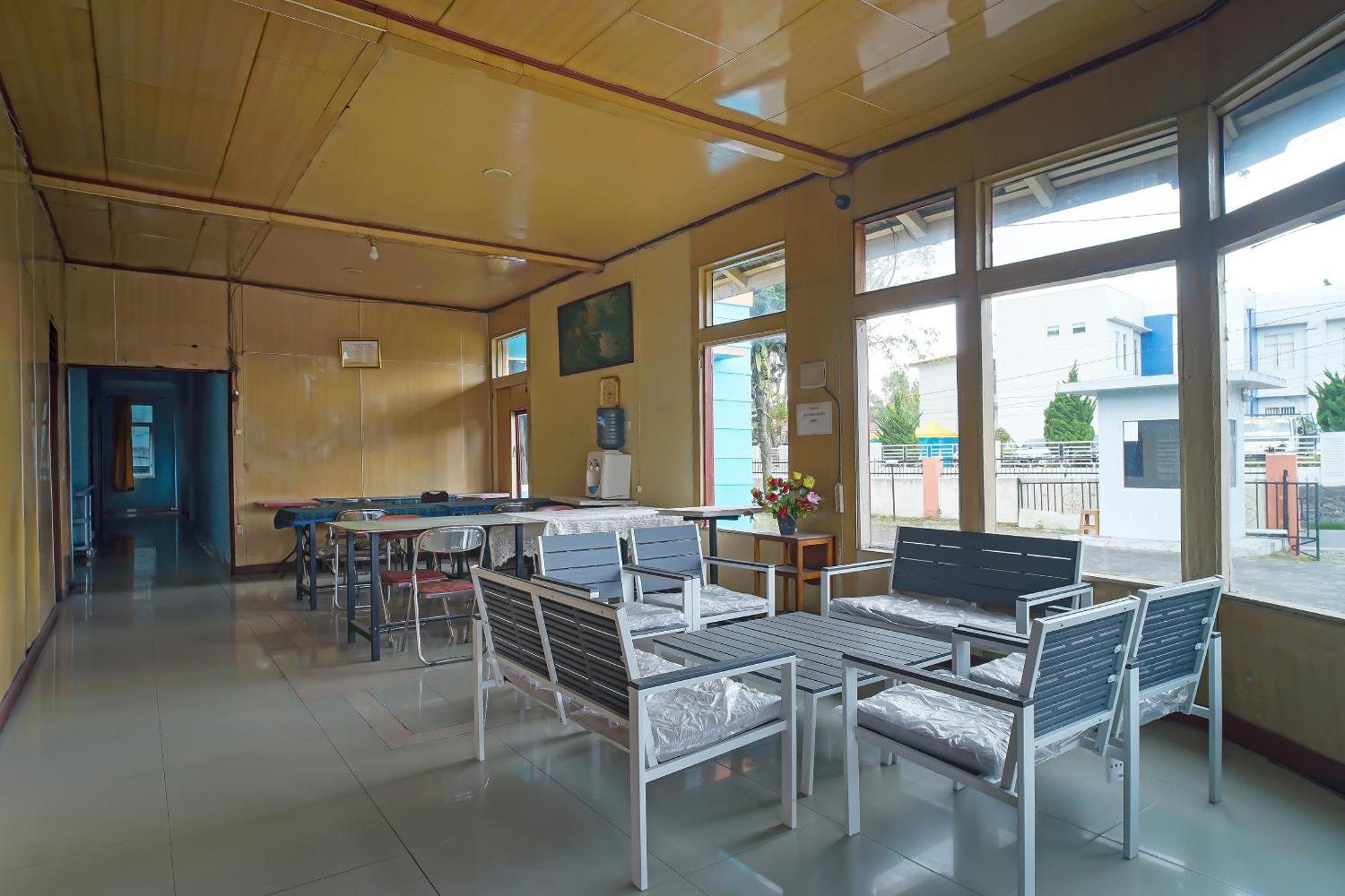 Hotel Sidikalang Bagian luar foto